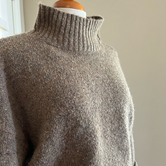 Well Worn Brand Knot Turtleneck - Picture 3 of 6
